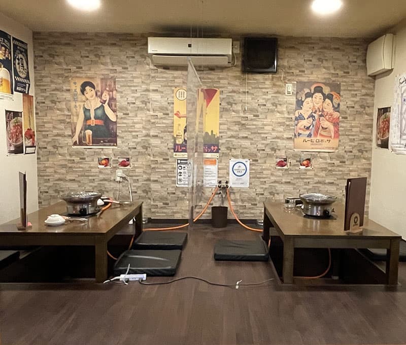 ホルモン酒場内観